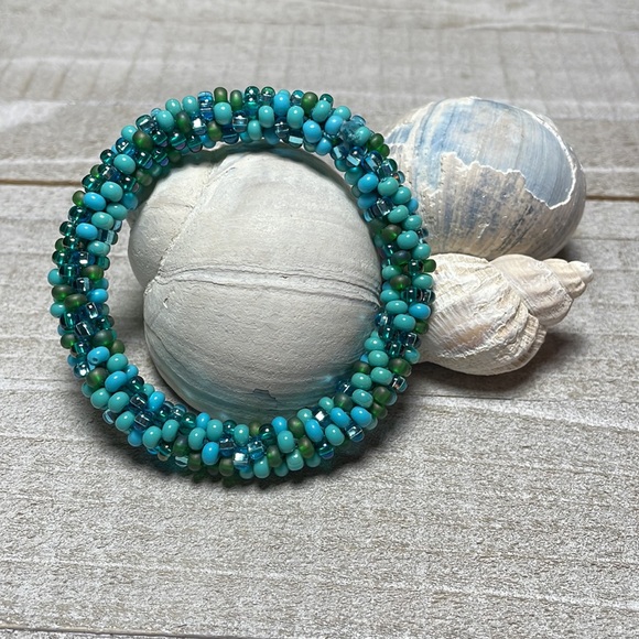 Aqua crocheted bracelet - Picture 5 of 5